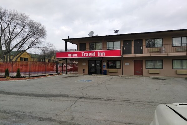 Foto van Queen Bed Toegankelijk Niet Roken - Vakantiehuis in Omaha NE - ExteriorSummer