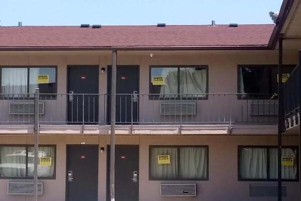 Foto van Queen Bed Toegankelijk Niet Roken - Vakantiehuis in Omaha NE - ExteriorSummer