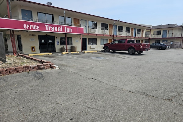Foto van Tweepersoonsbed (queensize) | Roken | Omaha NE - Vakantiehuis in Omaha NE - ExteriorSummer