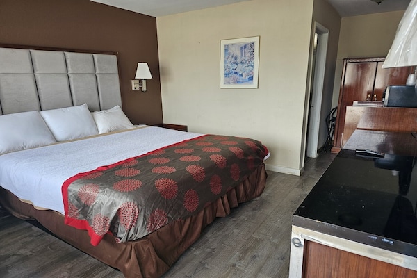 Foto van Tweepersoonsbed (queensize) | Roken | Omaha NE - Vakantiehuis in Omaha NE - BedRoom