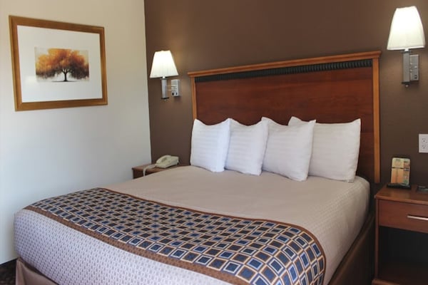 Foto van Tweepersoonsbed (queensize) | Roken | Omaha NE - Vakantiehuis in Omaha NE - BedRoom