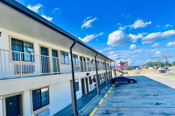 Foto van Premium 2 Queensize Bed Met Kitchenette - Vakantiehuis in Pearsall TX - Facilities