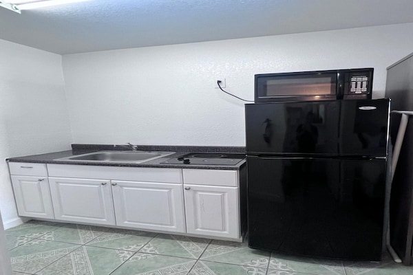 Foto van Luxe kingsize bed met kitchenette - Vakantiehuis in Pearsall TX - BedRoom