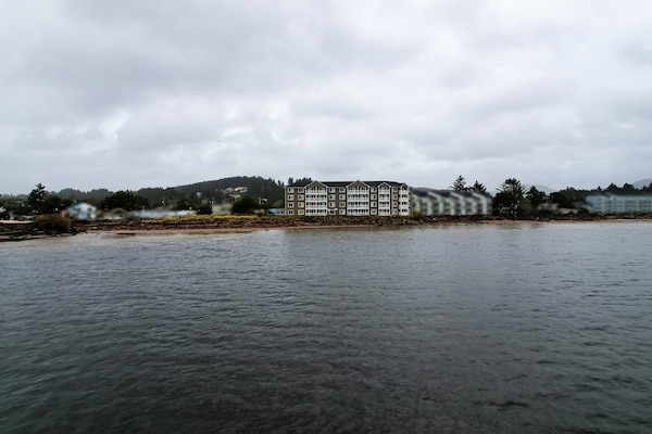 Foto van Premium King Room Met Spooktbad - Bay View - Vakantiehuis in Lincoln City OR - ExteriorSummer