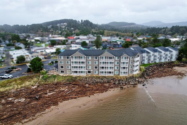 Foto van Premium King Room Met Spooktbad - Bay View - Vakantiehuis in Lincoln City OR - ExteriorSummer