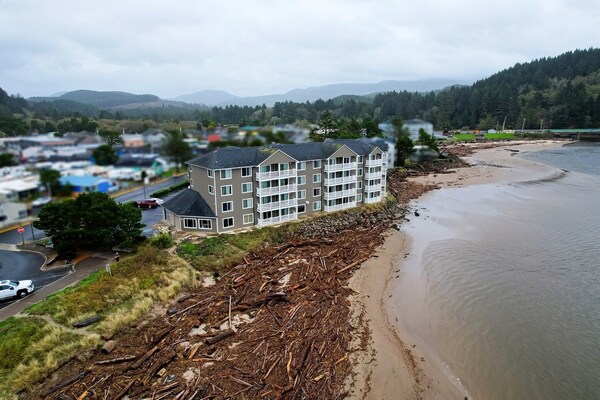 Foto van Premium King Room Met Spooktbad - Bay View - Vakantiehuis in Lincoln City OR - ExteriorSummer