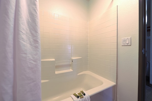 Foto van Premium King Room Met Spooktbad - Bay View - Vakantiehuis in Lincoln City OR - BathRoom