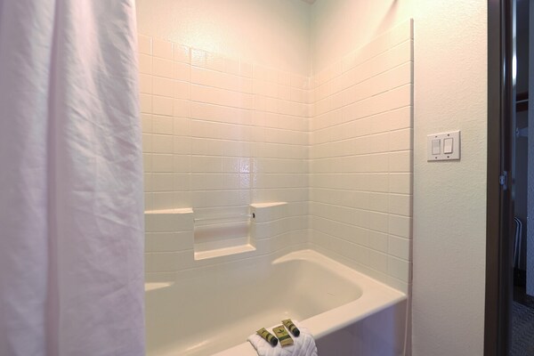Foto van Premium King Room Met Spooktbad - Bay View - Vakantiehuis in Lincoln City OR - BathRoom