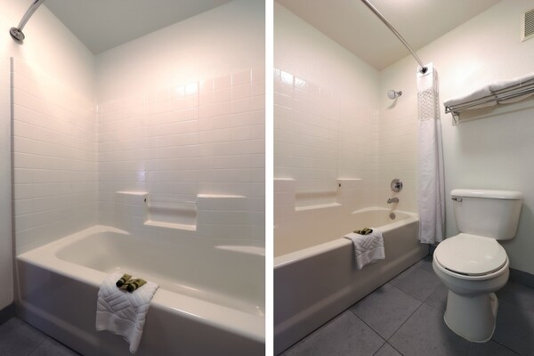Foto van Premium King Room Met Spooktbad - Bay View - Vakantiehuis in Lincoln City OR - BathRoom