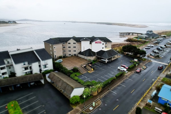 Foto van Premium King Room Met Spooktbad - Bay View - Vakantiehuis in Lincoln City OR - ExteriorSummer