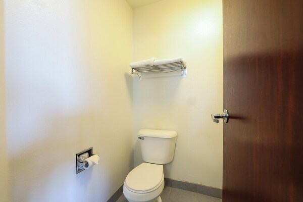 Foto van Premium King Room Met Spooktbad - Bay View - Vakantiehuis in Lincoln City OR - BathRoom