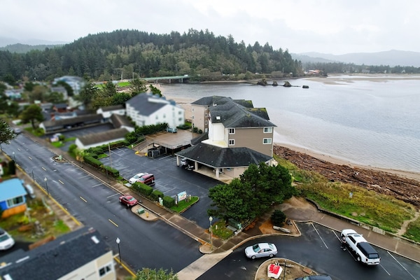 Foto van Premium King Room Met Spooktbad - Bay View - Vakantiehuis in Lincoln City OR - ExteriorSummer