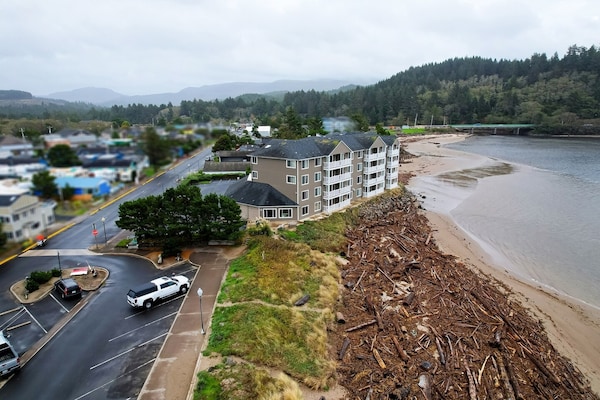 Foto van Premium King Room Met Spooktbad - Bay View - Vakantiehuis in Lincoln City OR - ExteriorSummer