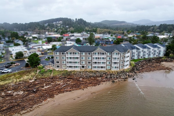 Foto van Premium King Room Met Spooktbad - Bay View - Vakantiehuis in Lincoln City OR - ExteriorSummer