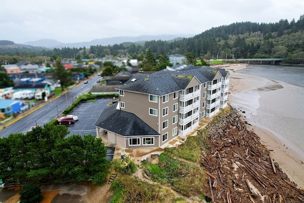 Foto van Premium King Room Met Spooktbad - Bay View - Vakantiehuis in Lincoln City OR - ExteriorSummer