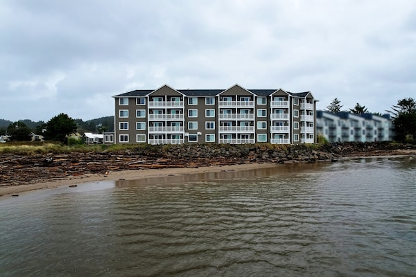 Foto van Premium King Room Met Spooktbad - Bay View - Vakantiehuis in Lincoln City OR - ExteriorSummer