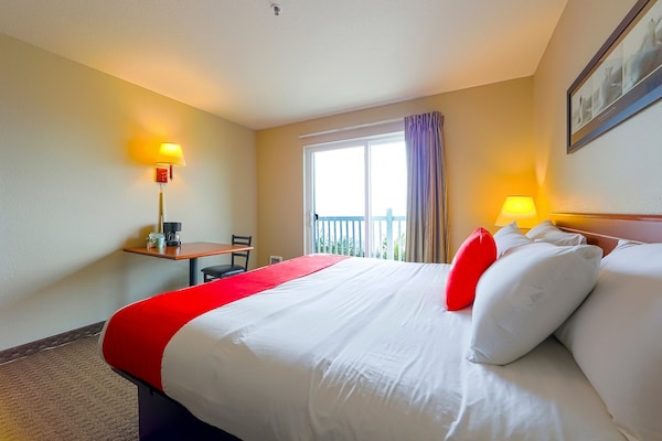 Foto van Queen Bed Toegankelijk Met Uitzicht Op De Oceaan - Vakantiehuis in Lincoln City OR - BedRoom