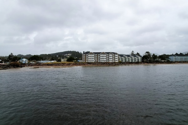 Foto van Queen Bed Toegankelijk Met Uitzicht Op De Oceaan - Vakantiehuis in Lincoln City OR - ExteriorSummer