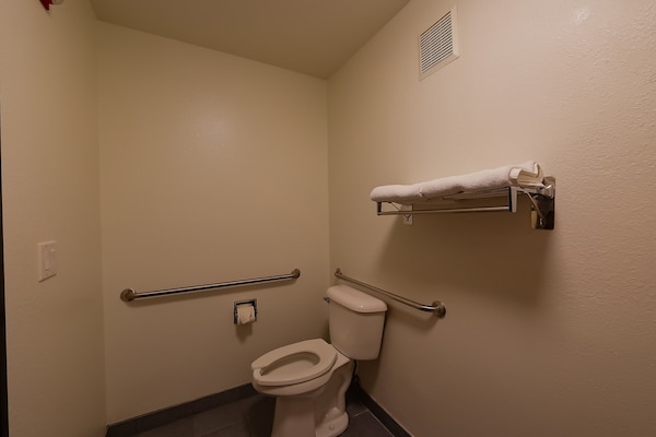 Foto van Queen Room Toegankelijk - Bay View - Vakantiehuis in Lincoln City OR - BathRoom