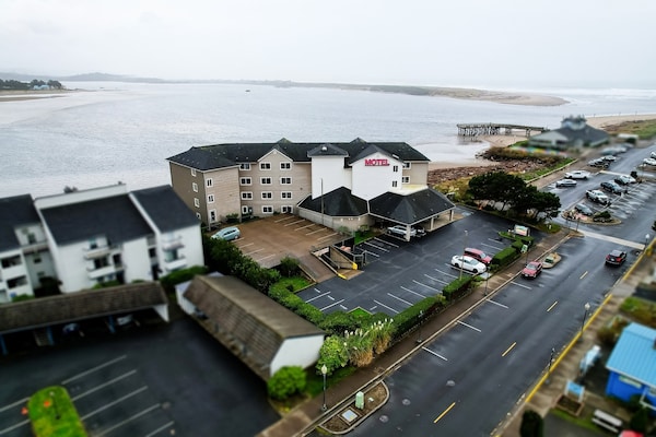 Foto van Queen Room Toegankelijk - Bay View - Vakantiehuis in Lincoln City OR - ExteriorSummer