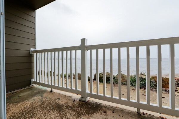 Foto van Queen Room Toegankelijk - Bay View - Vakantiehuis in Lincoln City OR - TerraceBalcony