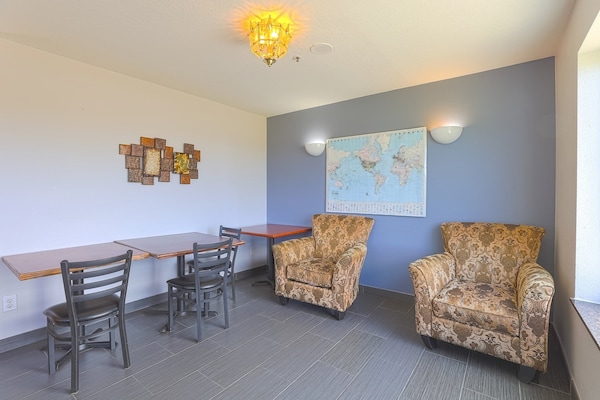 Foto van Queen Room Toegankelijk - Bay View - Vakantiehuis in Lincoln City OR - FloorPlan