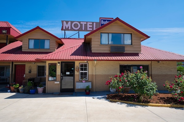 Foto van Premium 2 Queensize Bed Met Kitchenette - Vakantiehuis in Portland OR - ExteriorSummer