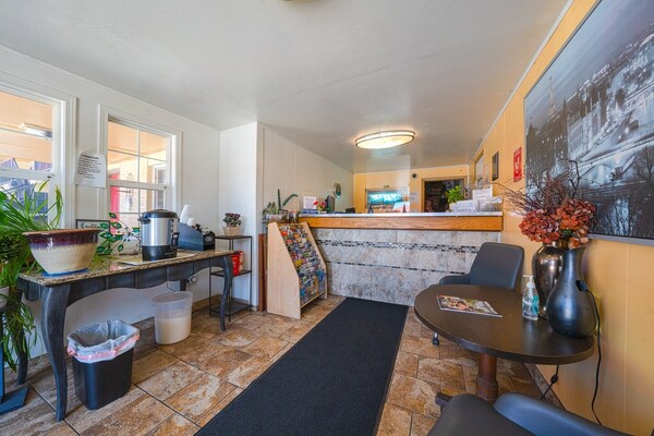 Foto van Premium 2 Queensize Bed Met Kitchenette - Vakantiehuis in Portland OR - HallReception