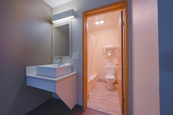 Foto van Premium 2 Queensize Bed Met Kitchenette - Vakantiehuis in Portland OR - BathRoom