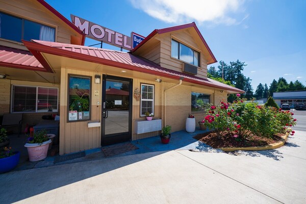 Foto van Premium 2 Queensize Bed Met Kitchenette - Vakantiehuis in Portland OR - ExteriorSummer