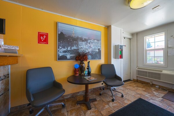 Foto van Premium 2 Queensize Bed Met Kitchenette - Vakantiehuis in Portland OR - FloorPlan