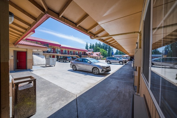 Foto van Premium Kingsize Bed Met Kitchenette - Vakantiehuis in Portland OR - parking