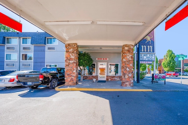 Foto van Tweepersoonsbed (Queensize) | Portland, Oregon - Vakantiehuis in Portland OR - parking