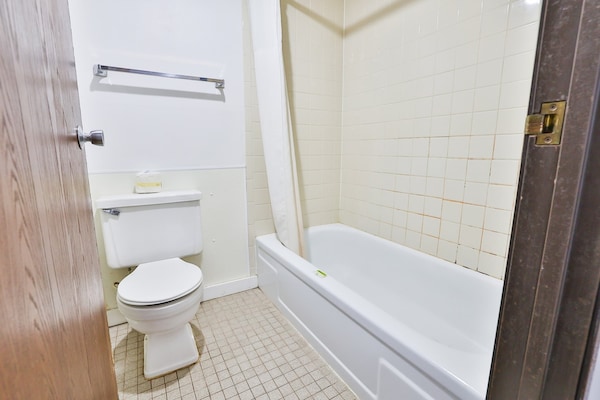 Foto van Pipestone|Queensize bed|Nsmk - Vakantiehuis in Pipestone - BathRoom