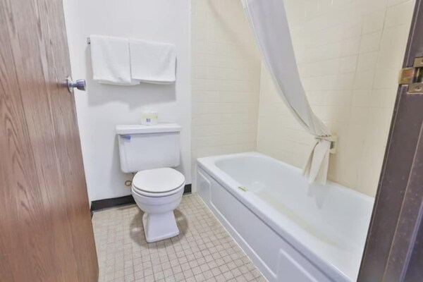 Foto van Pipestone|Queensize bed|Nsmk - Vakantiehuis in Pipestone - BathRoom
