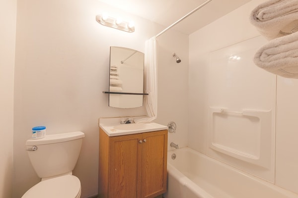 Foto van Queensize bed | Smk | Breezewood - Vakantiehuis in Breezewood - BathRoom