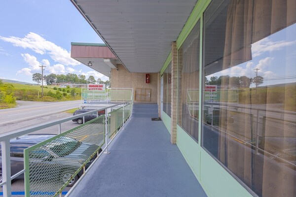 Foto van Queensize bed | Smk | Breezewood - Vakantiehuis in Breezewood - FloorPlan