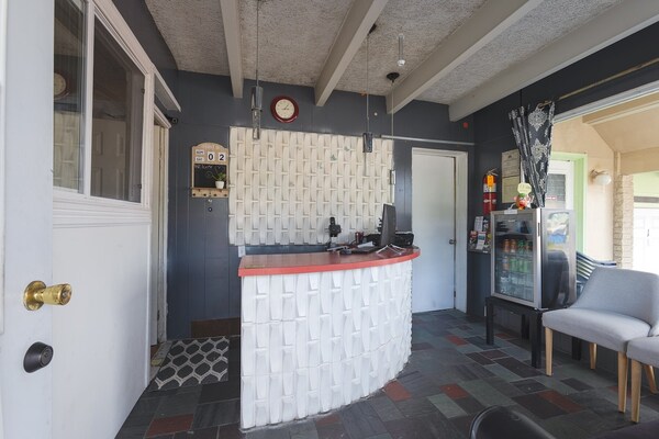 Foto van Queensize bed | Smk | Breezewood - Vakantiehuis in Breezewood - HallReception
