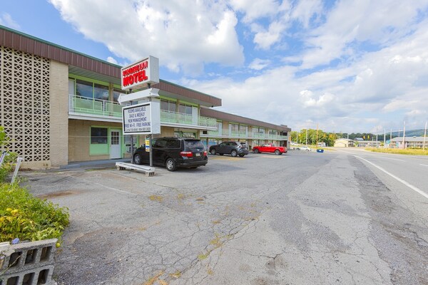 Foto van Tweepersoonsbed (queensize) | Rookvrij - Vakantiehuis in Breezewood - parking