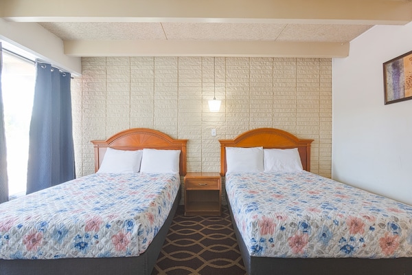 Foto van 2 tweepersoonsbedden | Rookvrij - Vakantiehuis in Breezewood - BedRoom