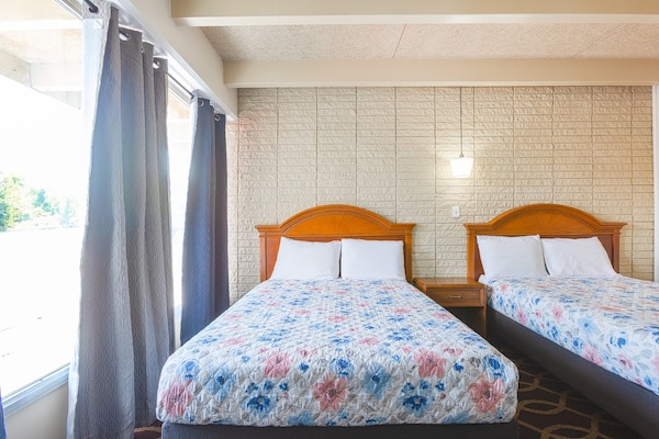Foto van 2 tweepersoonsbedden | Rookvrij - Vakantiehuis in Breezewood - BedRoom