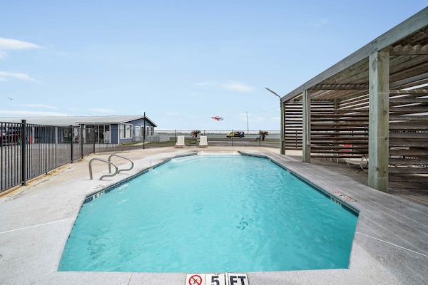 Foto van Premium Kingsize Bed Met Kitchenette - Vakantiehuis in Rockport - Pool