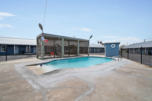 Foto van Premium 2 Kingsize Bed Met Kitchenette - Vakantiehuis in Rockport - Pool
