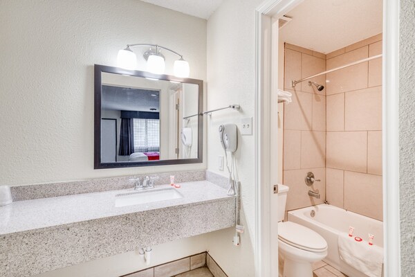 Foto van Tweepersoonsbed (Queensize) | Rosenberg TX - Vakantiehuis in Rosenberg TX - BathRoom