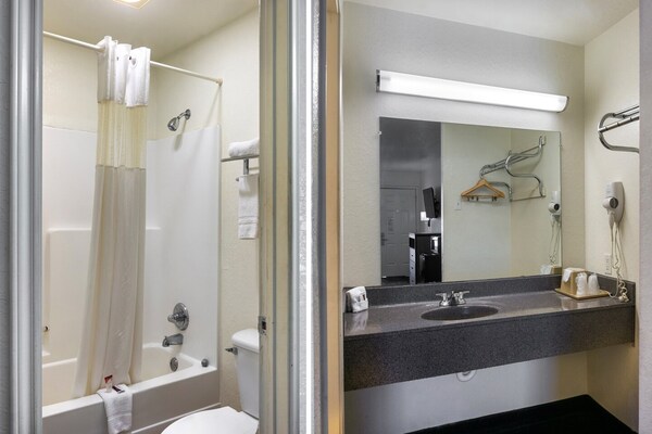 Foto van Premium kingsize bed | Nmsk - Vakantiehuis in San-Antonio - BathRoom