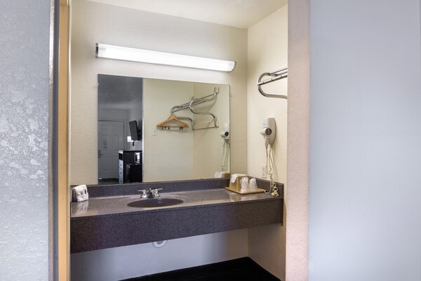 Foto van Premium kingsize bed | Nmsk - Vakantiehuis in San-Antonio - BathRoom