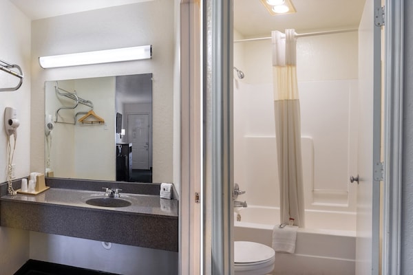 Foto van Premium kingsize bed | Nmsk - Vakantiehuis in San-Antonio - BathRoom
