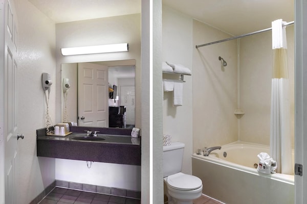 Foto van Premium kingsize bed | Nmsk - Vakantiehuis in San-Antonio - BathRoom