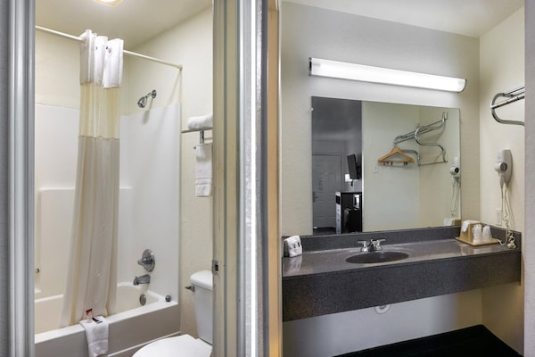 Foto van Premium kingsize bed | Nmsk - Vakantiehuis in San-Antonio - BathRoom