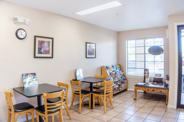 Foto van Premium kingsize bed | Nmsk - Vakantiehuis in San-Antonio - FloorPlan
